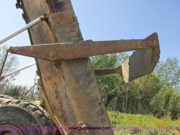 image for item A8855 1998 Caterpillar D350E haul truck