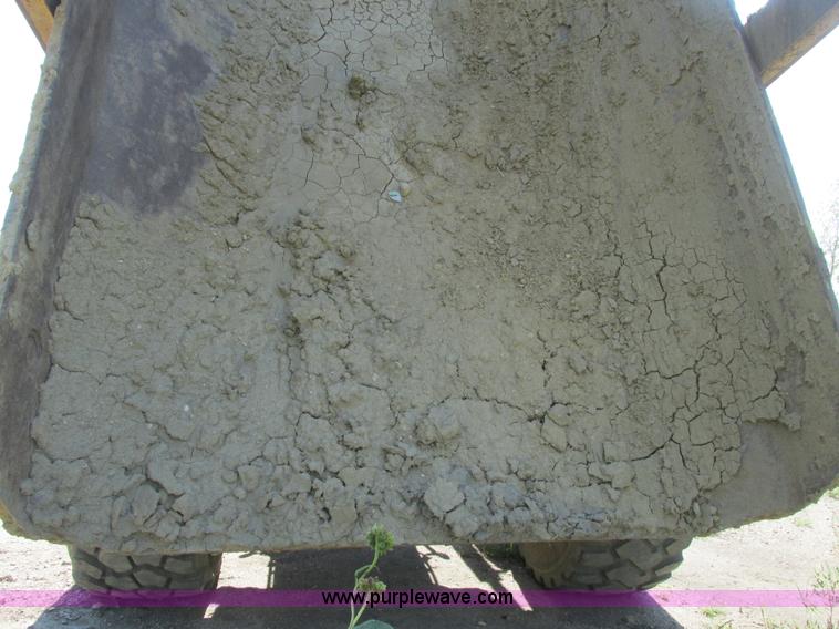 image for item A8855 1998 Caterpillar D350E haul truck