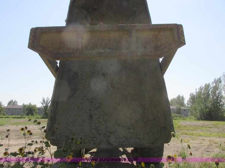 image for item A8855 1998 Caterpillar D350E haul truck