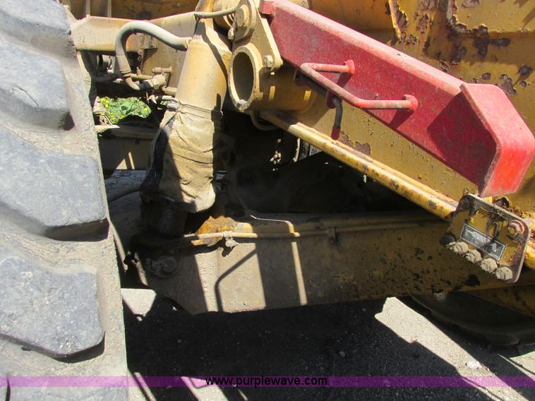 image for item A8855 1998 Caterpillar D350E haul truck