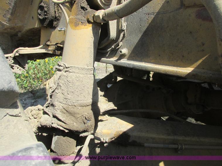 image for item A8855 1998 Caterpillar D350E haul truck