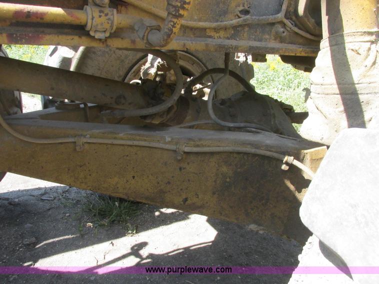 image for item A8855 1998 Caterpillar D350E haul truck