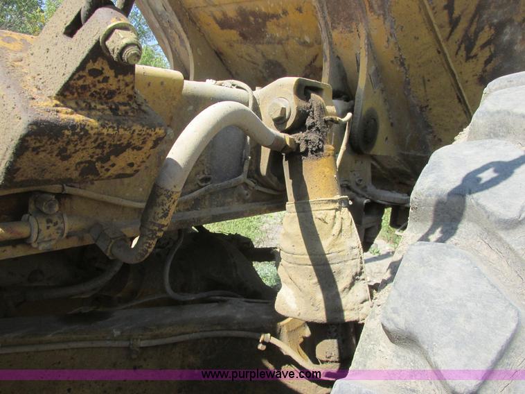 image for item A8855 1998 Caterpillar D350E haul truck