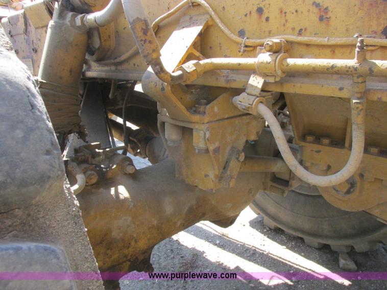 image for item A8855 1998 Caterpillar D350E haul truck