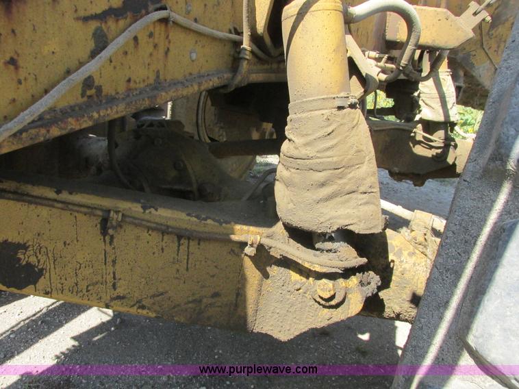 image for item A8855 1998 Caterpillar D350E haul truck