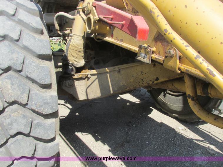 image for item A8855 1998 Caterpillar D350E haul truck