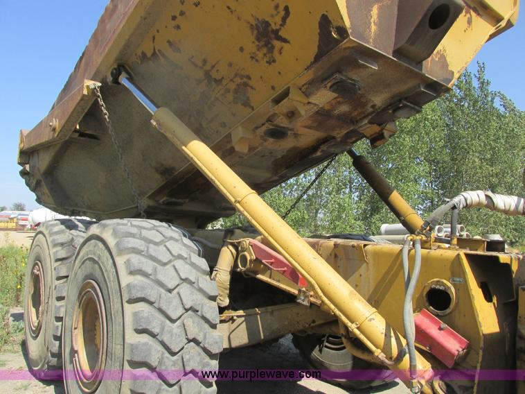 image for item A8855 1998 Caterpillar D350E haul truck