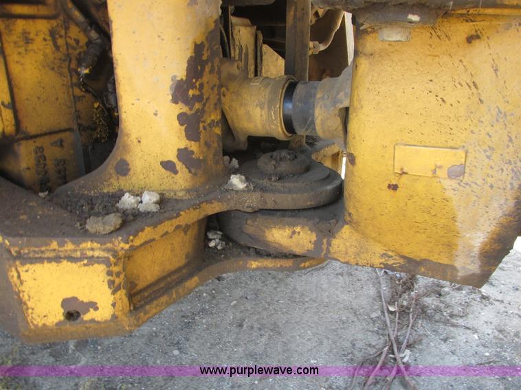 image for item A8855 1998 Caterpillar D350E haul truck