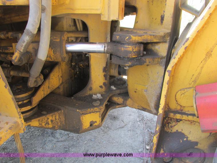 image for item A8855 1998 Caterpillar D350E haul truck