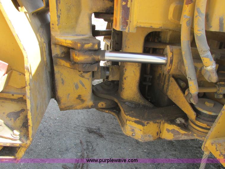 image for item A8855 1998 Caterpillar D350E haul truck