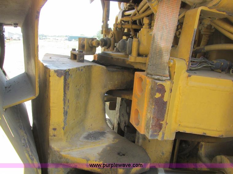 image for item A8855 1998 Caterpillar D350E haul truck