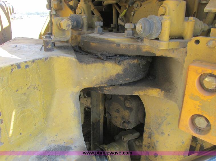 image for item A8855 1998 Caterpillar D350E haul truck