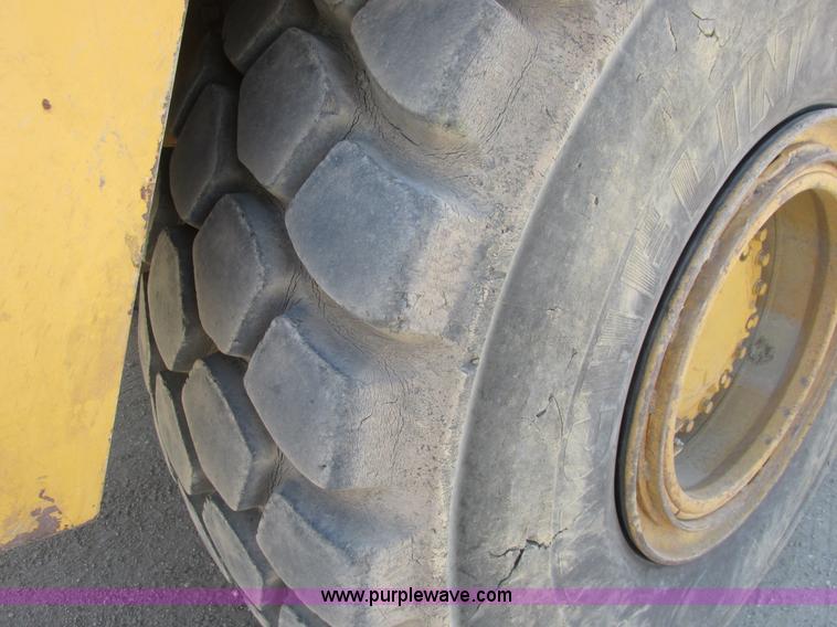 image for item A8855 1998 Caterpillar D350E haul truck