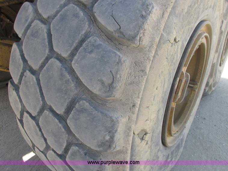 image for item A8855 1998 Caterpillar D350E haul truck