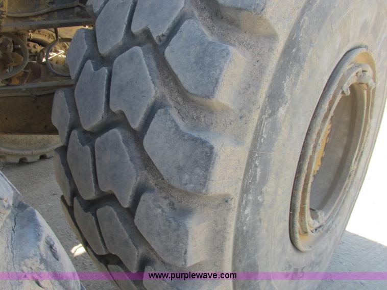 image for item A8855 1998 Caterpillar D350E haul truck