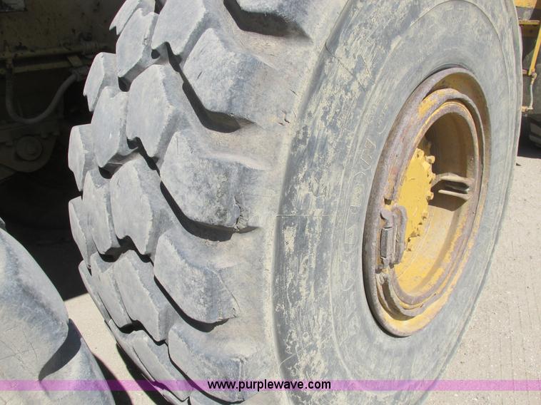 image for item A8855 1998 Caterpillar D350E haul truck