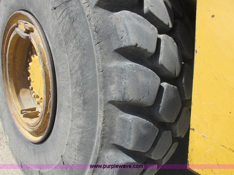 image for item A8855 1998 Caterpillar D350E haul truck