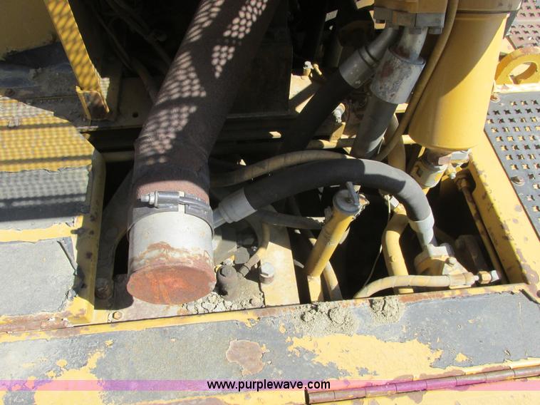 image for item A8855 1998 Caterpillar D350E haul truck