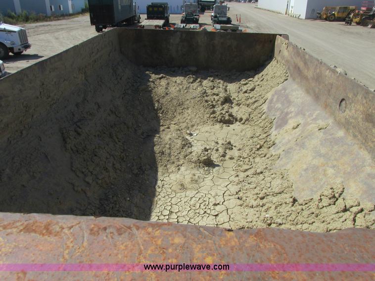 image for item A8855 1998 Caterpillar D350E haul truck