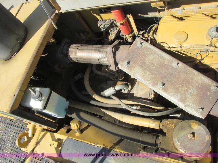 image for item A8855 1998 Caterpillar D350E haul truck