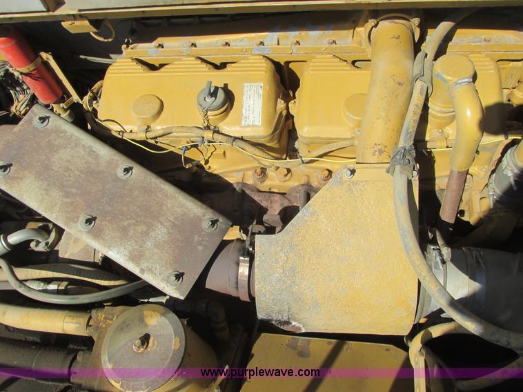 image for item A8855 1998 Caterpillar D350E haul truck