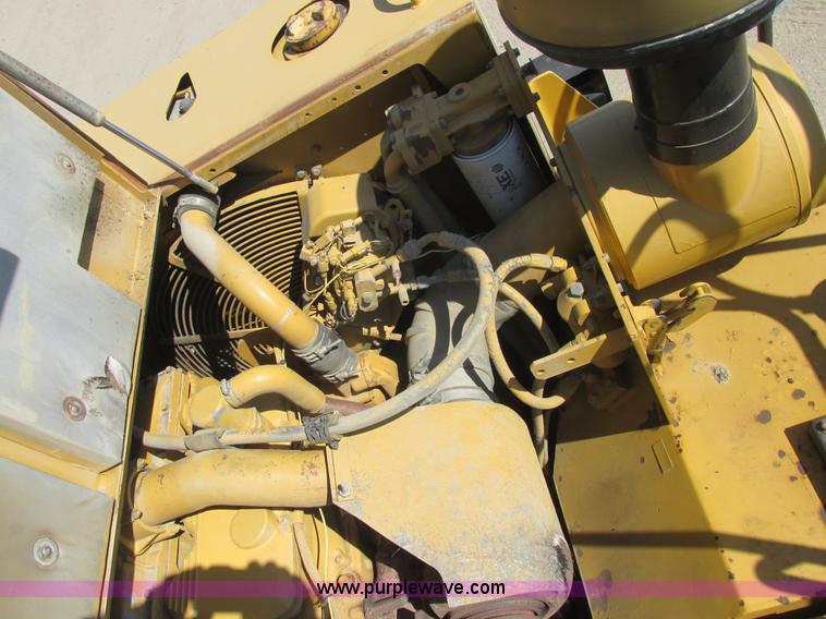 image for item A8855 1998 Caterpillar D350E haul truck