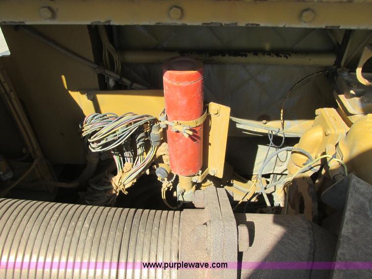 image for item A8855 1998 Caterpillar D350E haul truck