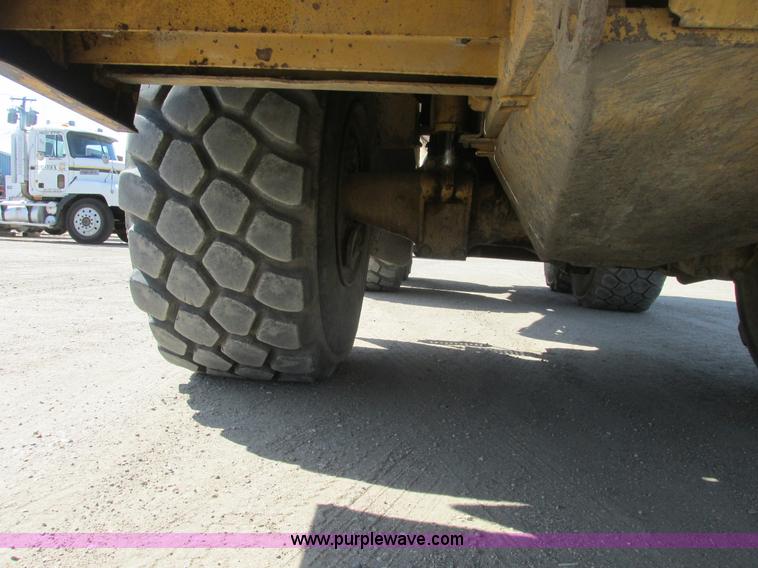image for item A8855 1998 Caterpillar D350E haul truck