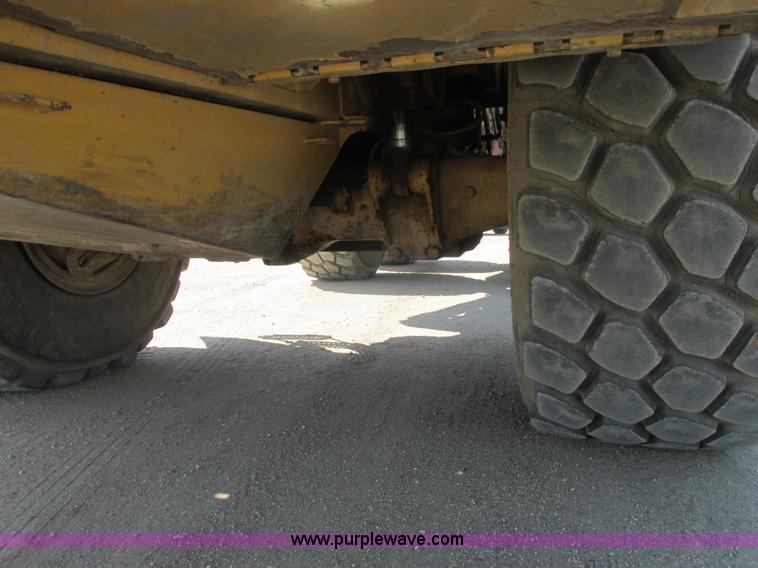 image for item A8855 1998 Caterpillar D350E haul truck