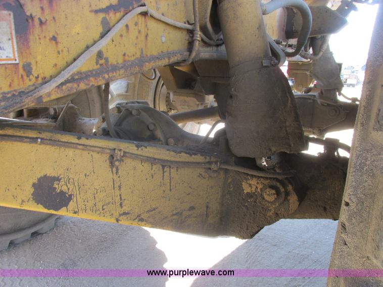 image for item A8855 1998 Caterpillar D350E haul truck