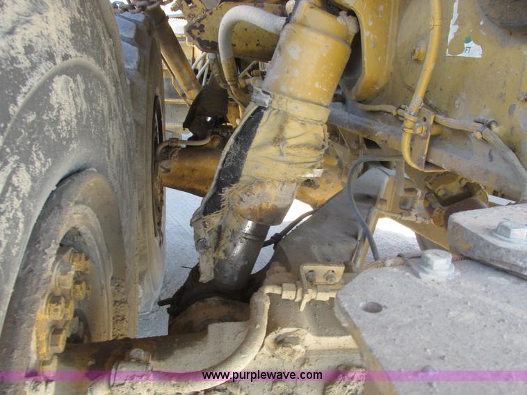 image for item A8855 1998 Caterpillar D350E haul truck