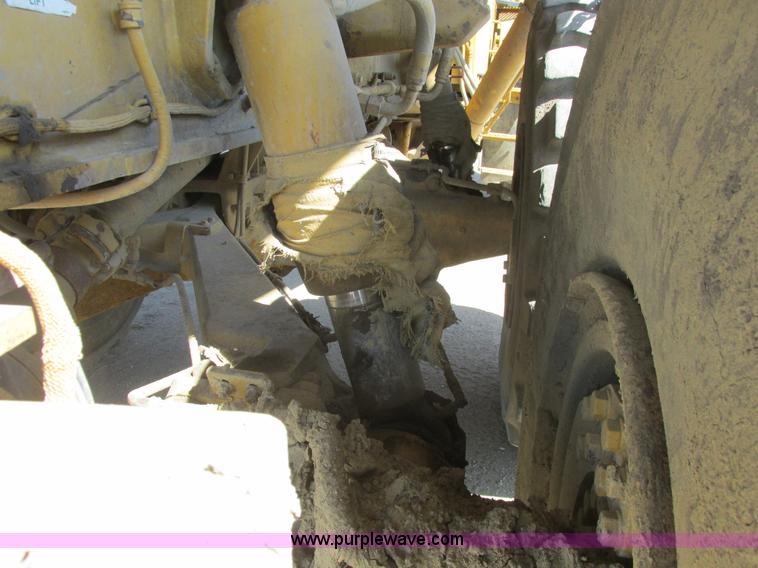 image for item A8855 1998 Caterpillar D350E haul truck