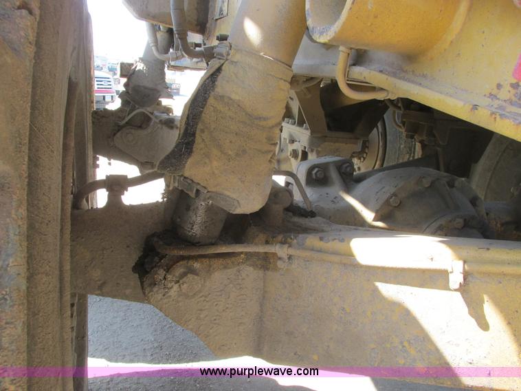 image for item A8855 1998 Caterpillar D350E haul truck