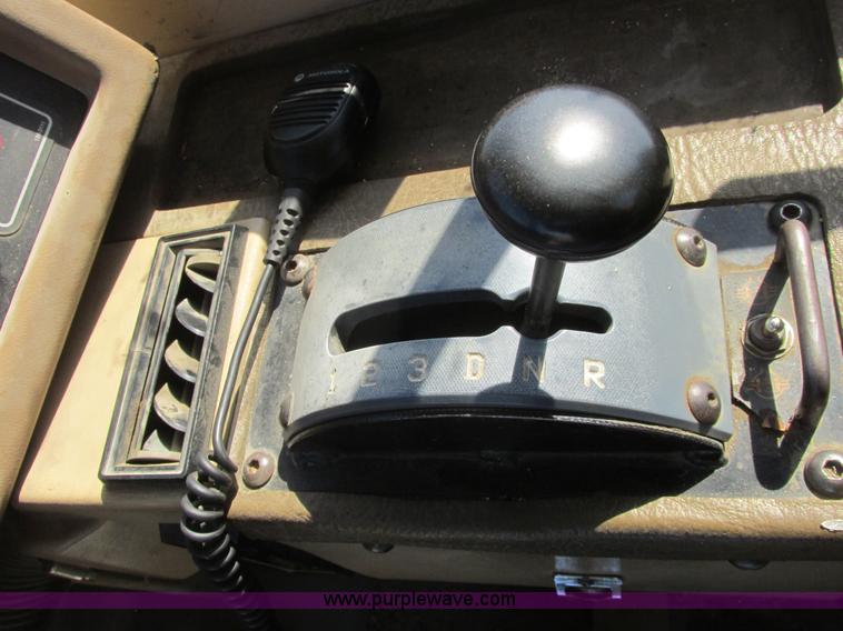 image for item A8855 1998 Caterpillar D350E haul truck