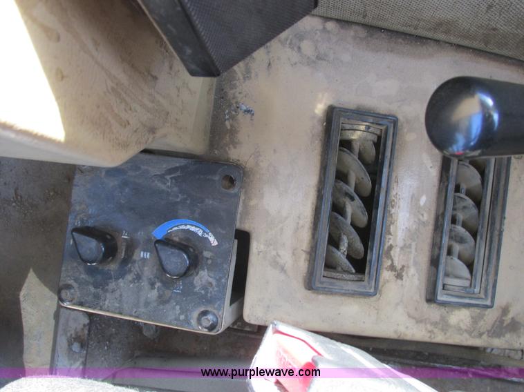 image for item A8855 1998 Caterpillar D350E haul truck