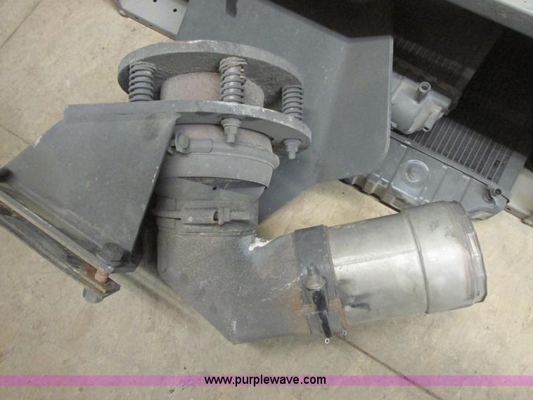 image for item A8855 1998 Caterpillar D350E haul truck