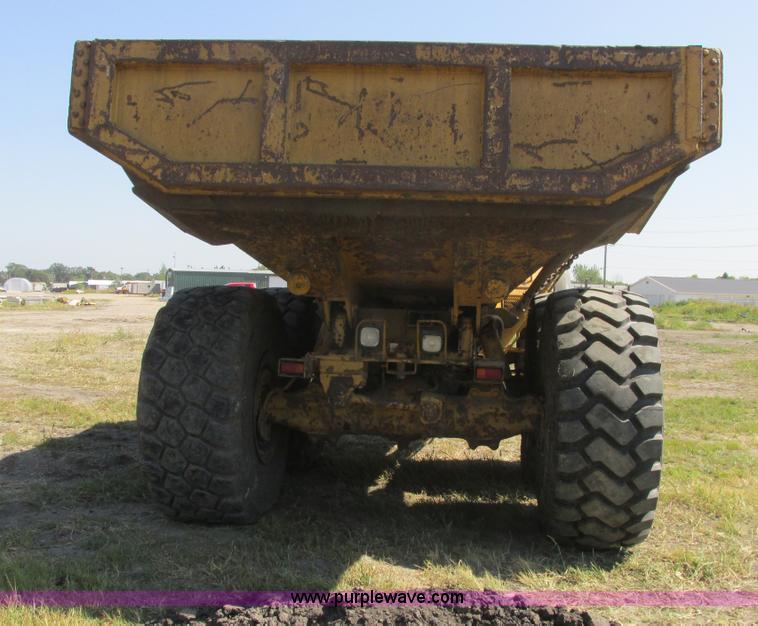image for item A8856 1998 Caterpillar D350E haul truck