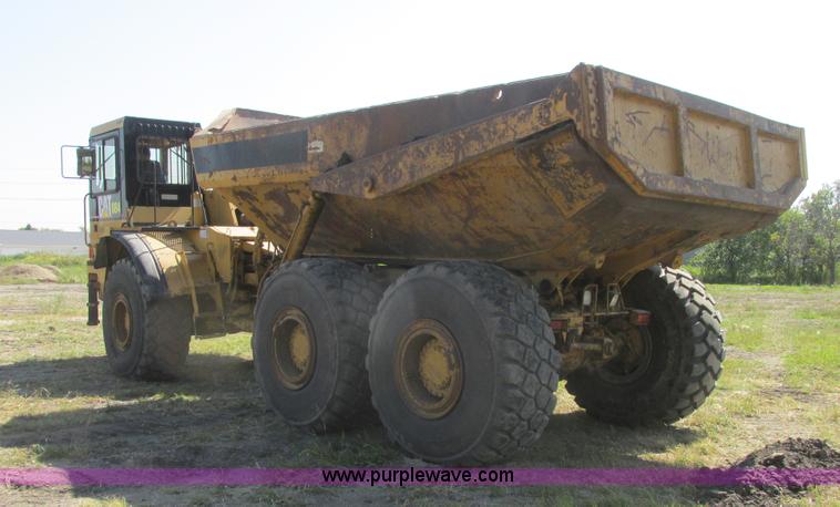 image for item A8856 1998 Caterpillar D350E haul truck