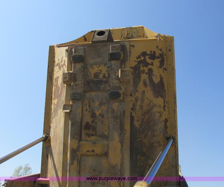 image for item A8856 1998 Caterpillar D350E haul truck