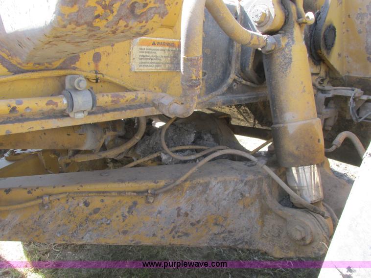 image for item A8856 1998 Caterpillar D350E haul truck