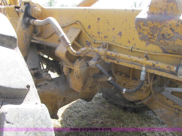 image for item A8856 1998 Caterpillar D350E haul truck