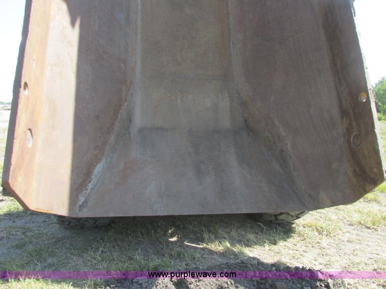 image for item A8856 1998 Caterpillar D350E haul truck