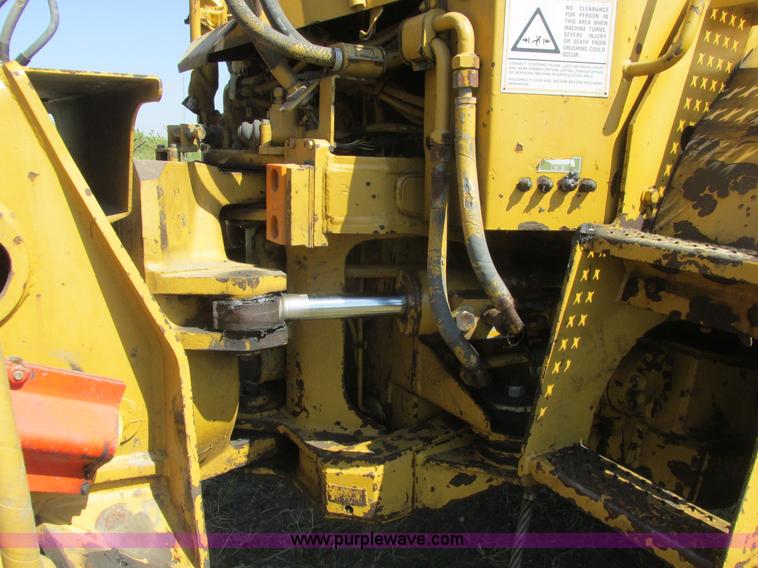 image for item A8856 1998 Caterpillar D350E haul truck