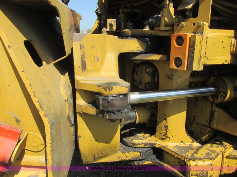 image for item A8856 1998 Caterpillar D350E haul truck