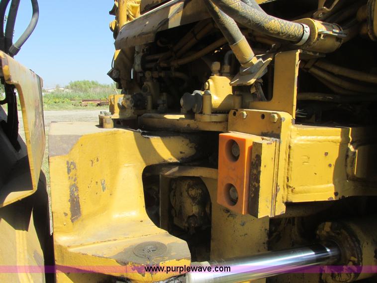 image for item A8856 1998 Caterpillar D350E haul truck