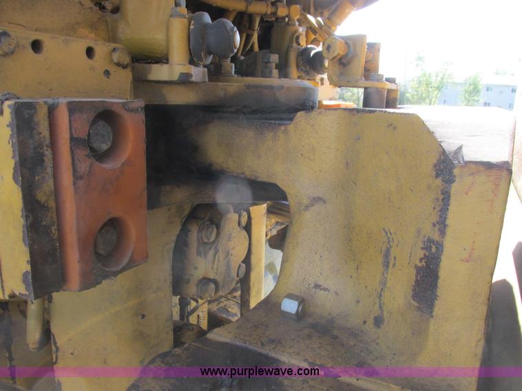 image for item A8856 1998 Caterpillar D350E haul truck