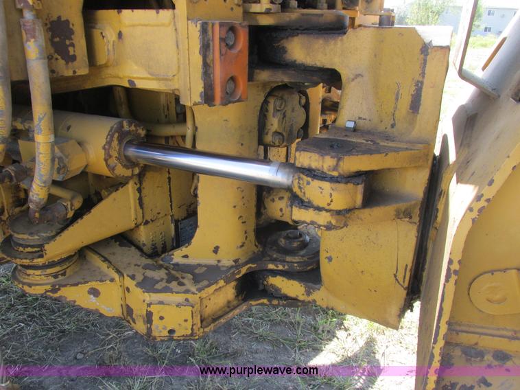 image for item A8856 1998 Caterpillar D350E haul truck
