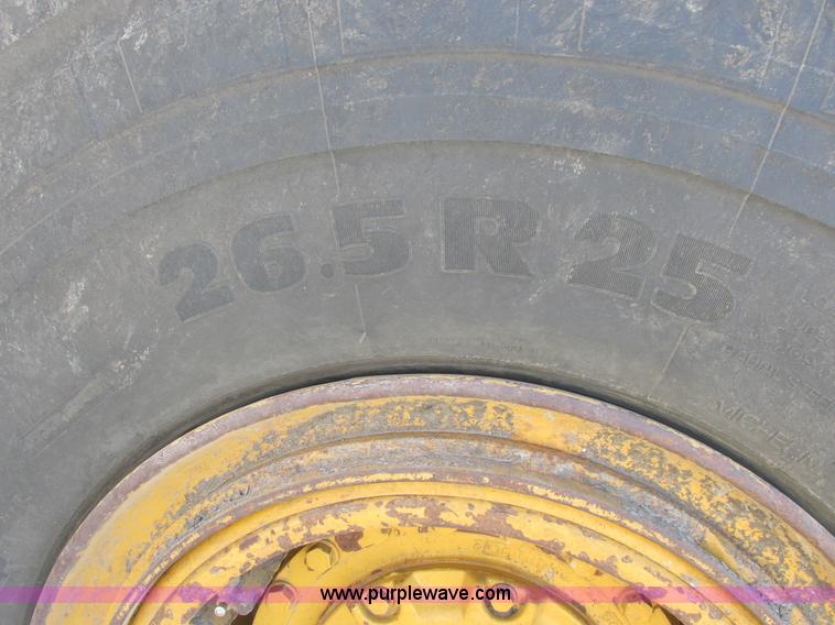 image for item A8856 1998 Caterpillar D350E haul truck