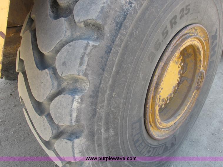 image for item A8856 1998 Caterpillar D350E haul truck