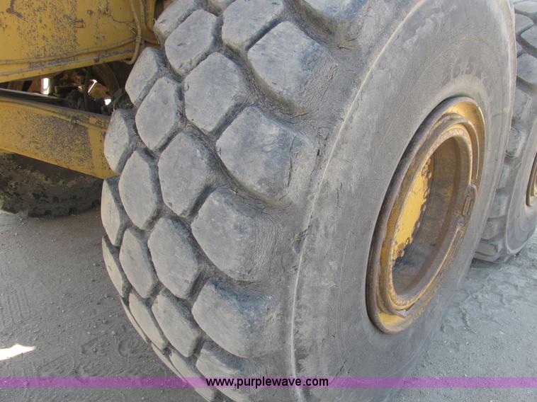 image for item A8856 1998 Caterpillar D350E haul truck